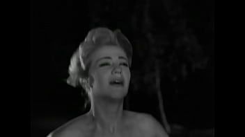 Abspielen Gestohlene Kleidung von Frau. katiforos 1961. nackt ausgeraubt.