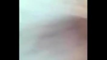 Odtwórz Blond zdradzająca żona połyka spermę