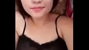 Reproducir Adolescente rusa con el pelo corto provocando en camwhore.online