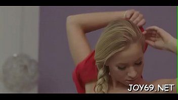 Jouer La joueuse kiara l. se masturbe devant une cam