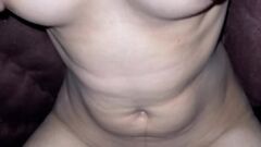 play Caldo inverno Desi Bhabhi ha catturato schizzi nella trapunta