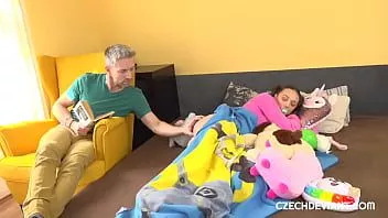 Reproducir Ella me chupó como una botella de leche