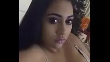 Reproducir La más caliente peri kate2451 mostrando su cuerpo