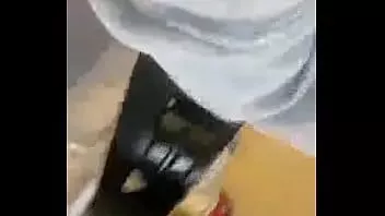 Reproducir Sus pantalones cortos no pueden contener ese botín suyo