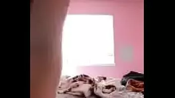Riproduci Adolescente bionda che si tocca la figa su ameporn