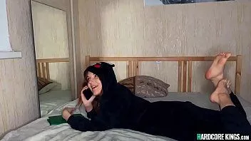 play Redhead amateur babe masturbates in bed