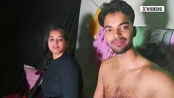 Abspielen Süßes und sexy virales Video für College-Liebhaber
