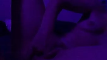 تشغيل أصابع Pawg نفسها للكاميرا
