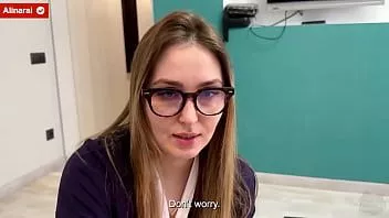 play Mama vitregă milf îl surprinde pe fiul vitreg masturându-se