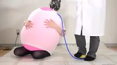 Jouer Fauteuse Babe qui fait sauter des ballons Looner en chemise serrée