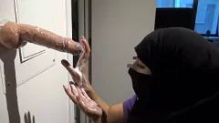 play イスラム教徒のアラブの妻は、大きなカットされていないコックを十分に手に入れることができません