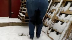 Abspielen Mollige Milf pissing in der Öffentlichkeit: Kinky Outdoor Fetish Action