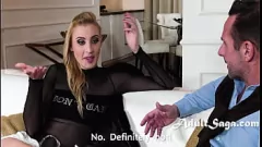 Afspelen Russisch klein blond model krijgt een casting, poesje neuken en op z'n hondjes