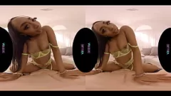 Reproducir VRALLURE La exótica Cali Caliente se prueba atuendos sexys para ti en VR Ebony Petite Solo Masturbación