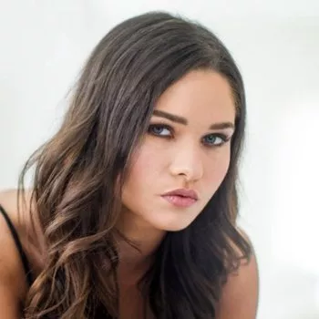 Gwiazda porno Zoe Bloom